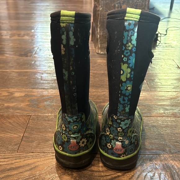 Youth size 10 Bogs - Picture 4 of 5